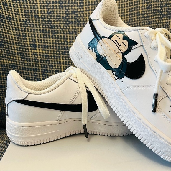 NIKE Kid's Unisex White/Teal Air Force 1's Custom Pokemon Snorlax Sneakers NWB - Picture 4 of 10